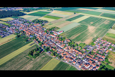 From the northeast in the district Hayna in Herxheim bei Landau in the state Rhineland-Palatinate, Germany