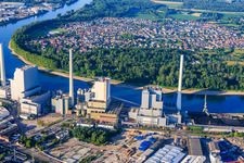 Newer blocks of the large power plant Mannheim on the Rhine bank in the background Altrip in the district Neckarau in Mannheim in the state Baden-Wuerttemberg, Germany