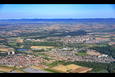 From the east in Neuhofen in the state Rhineland-Palatinate, Germany