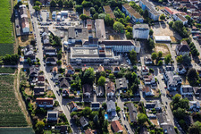 Construction site for the new building of the emergency department, intensive care unit, and diagnostic departments of Asklepios Südpfalzkliniken GmbH. Project management: BPM Bau- und Projektmanagement Hart GmbH. Architecture, planning, and site supervision: alsh sander hofrichter architekten GmbH, a company for architecture and general planning. Noll GmbH Planning Office, MEP Planning / Heating, Ventilation, Plumbing, Medical Gases, Building Automation, MEP Planning / High and Low Voltage Systems / Conveyor Technology: DE-Plan GmbH & Co. KG, Structural Engineering: ZPP Ingenieure AG, Landscape Architecture: hofmann_röttgen Landschaftsarchitekten BDLA, Fire Protection: Rieser-Wessel Brandschutzsachverständige & Ingenieure PartG mbB, and Building Physics / Sound Insulation Acoustics: Seidel Engineering Office in Kandel in the state Rhineland-Palatinate, Germany