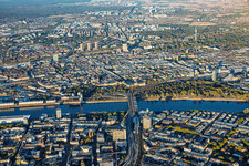View across the Konrad-Adenauer-Brücke (B37) over the Rhine—from Ludwigshafen to the Neckar—showing the palace and the "Quadrate" (city grid) within the ring road in the district Innenstadt in Mannheim in the state Baden-Wuerttemberg, Germany