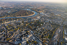 City overview from the north, spanning from the Central Station (Hbf) to the Mundenheimer Altrheinhafen harbor in the district Süd in Ludwigshafen in the state Rhineland-Palatinate, Germany