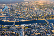 City overview from the west (across the Rhine), between the Kurt-Schumacher-Brücke (B44) and Konrad-Adenauer-Brücke (B37), viewed from Ludwigshafen in the district Innenstadt in Mannheim in the state Baden-Wuerttemberg, Germany