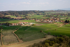 From the west in the district Mitterfischen in Pähl in the state Bavaria, Germany