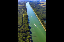 Course of the Rhine from the north in Leimersheim in the state Rhineland-Palatinate, Germany