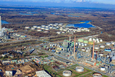 Mineral oil refinery Oberrhein and Peter Gross Umwelt GmbH & Co. KG in the district Knielingen in Karlsruhe in the state Baden-Wuerttemberg, Germany