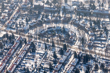 Wintry snowy Residential area of a multi-family house settlement on halbkreisfoermigen Waldring in the district Nordstadt in Karlsruhe in the state Baden-Wurttemberg, Germany