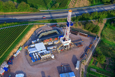 Construction site for the 2nd drilling at the geothermal plant on the A65 in Insheim in the state Rhineland-Palatinate, Germany from above