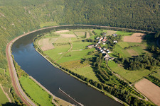 Aerial view of Curved loop of the riparian zones on the course of the river Saar in the district Hamm in Taben-Rodt in the state Rhineland-Palatinate