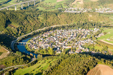 Aerial photograpy of Curved loop of the riparian zones on the course of the river of Sauer on frontier to Luxemburg in the district Mesenich in Langsur in the state Rhineland-Palatinate, Germany
