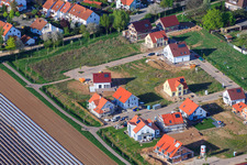 New development area Unteres Rappenfeld in the district Mörlheim in Landau in der Pfalz in the state Rhineland-Palatinate, Germany from the drone perspective