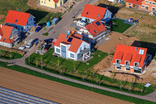 New development area Unteres Rappenfeld in the district Mörlheim in Landau in der Pfalz in the state Rhineland-Palatinate, Germany from a drone