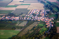 From the west in the district Kleinsteinfeld in Niederotterbach in the state Rhineland-Palatinate, Germany