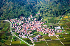 Wine-growing village on the edge of the Palatinate Forest from the east in Eschbach in the state Rhineland-Palatinate, Germany