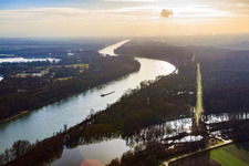 Flooded Rhine meadows in the district Sondernheim in Germersheim in the state Rhineland-Palatinate, Germany