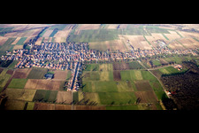 Circumferential , horizontally adjustable 360 degree perspective Village - view on the edge of agricultural fields and farmland in Freckenfeld in the state Rhineland-Palatinate