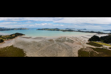 Coastline on the sandy beach of Sued-Pazifik in the district Mcgreogor Bay in Coromandel in Waikato, New Zealand