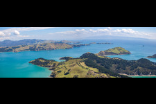 Coastline on the sandy beach of Sued-Pazifik in the district Mcgreogor Bay in Coromandel in Waikato, New Zealand