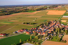 Village between fields from the west in Kleinfischlingen in the state Rhineland-Palatinate, Germany