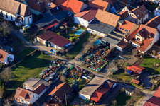 Garden path in the district Schweigen in Schweigen-Rechtenbach in the state Rhineland-Palatinate, Germany