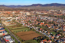 Wide path in the district Queichheim in Landau in der Pfalz in the state Rhineland-Palatinate, Germany from above