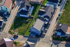 Bird's eye view of New Development Area East (Im Holderbusch) in Minfeld in the state Rhineland-Palatinate, Germany