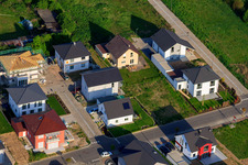 New Development Area East (Im Holderbusch) in Minfeld in the state Rhineland-Palatinate, Germany seen from above