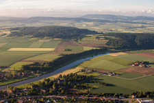 Aerial view of Village on the river bank areas of the Weser river in the district Daspe in Hehlen in the state Lower Saxony, Germany