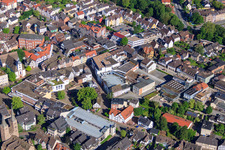 Center with parking garage in Rodewiekstraße and Salamander in Hennekenstr in Höxter in the state North Rhine-Westphalia, Germany