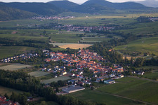 Aerial photograpy of Village - view on the edge of agricultural fields and wine yards in the district Heuchelheim in Heuchelheim-Klingen in the state Rhineland-Palatinate, Germany