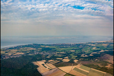 From the west in the district Süder- und Westerwisch in Cuxhaven in the state Lower Saxony, Germany