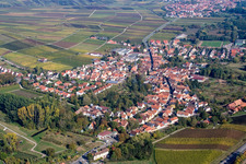 View of the town from the southwest in Siebeldingen in the state Rhineland-Palatinate, Germany