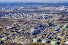 Bird's eye view of MIRO oil refineries in the N of Knielingen in the district Knielingen in Karlsruhe in the state Baden-Wuerttemberg, Germany